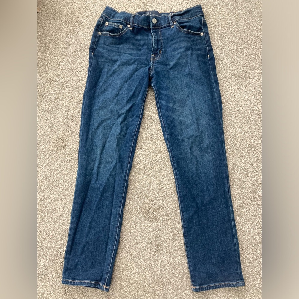 Preowned Women’s Gap Girlfriend Jeans Medium Dark Wash Size 27